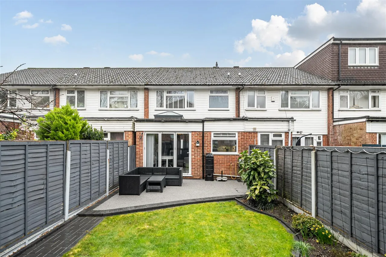 Lawrence Drive, Ickenham, UB10 8RW, photo 11