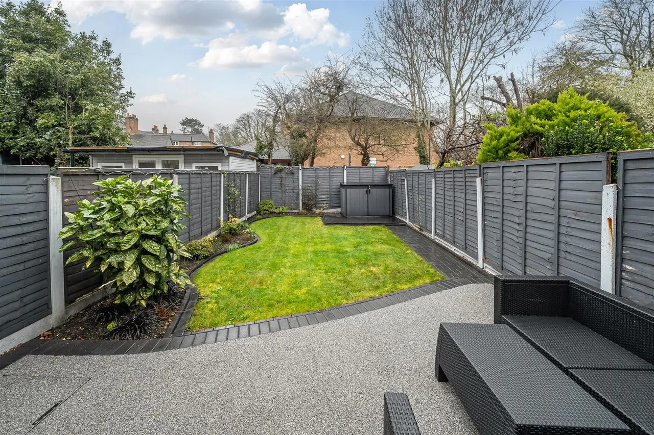 Lawrence Drive, Ickenham, UB10 8RW, photo 4