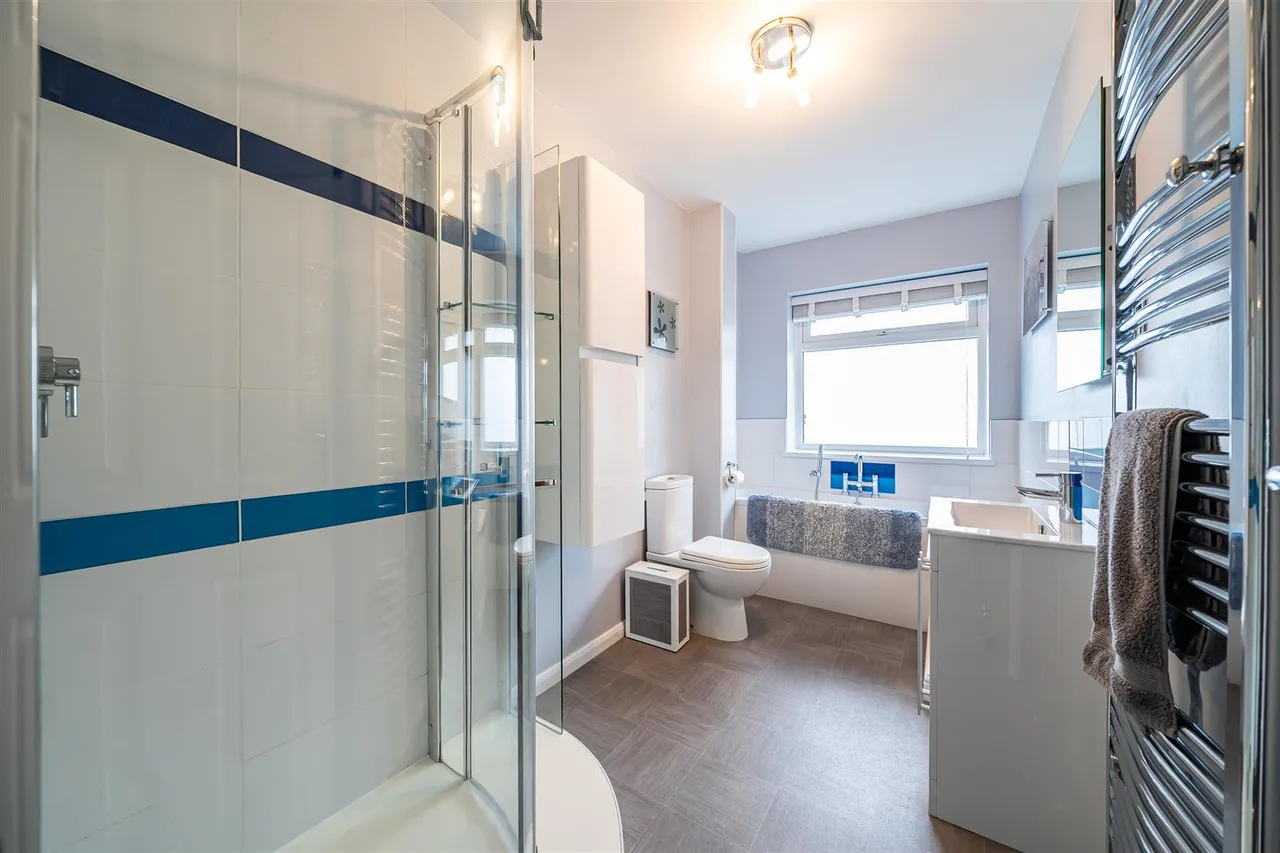 Lawrence Drive, Ickenham, UB10 8RW, photo 10