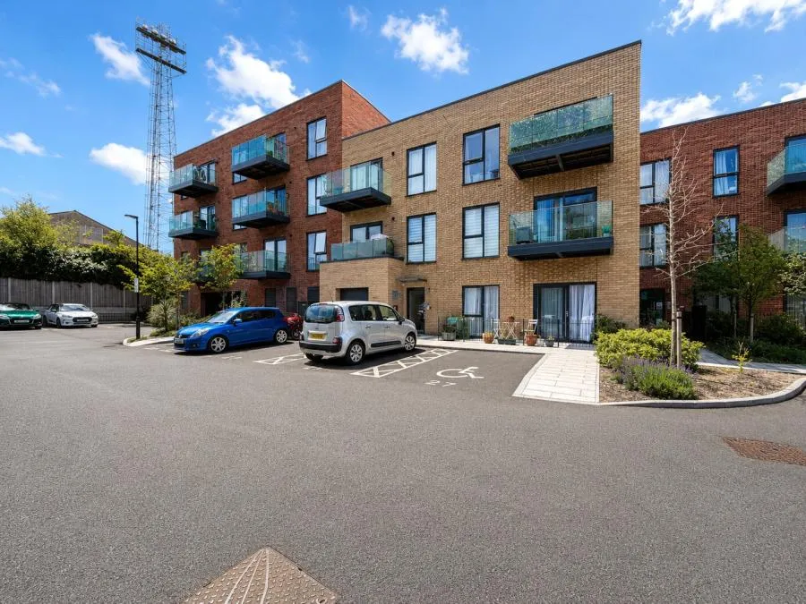 1 bed flat for sale, Fairfax Drive, Westcliff-on-Sea, SS0
