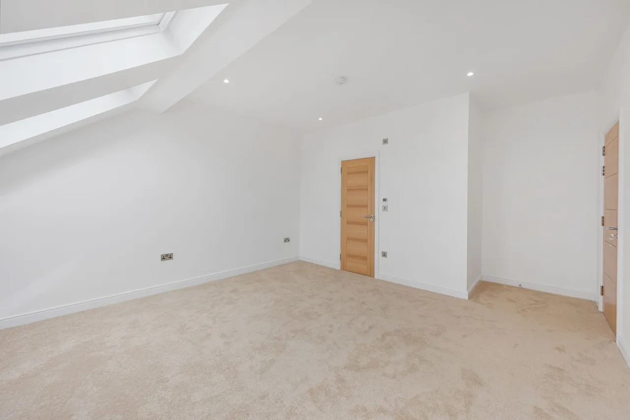 Highfield Avenue, Sale, photo 8