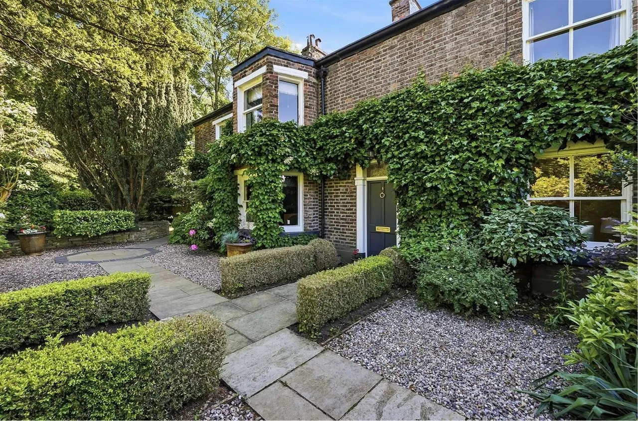 4 bed property for sale — Bollin Grove, Prestbury