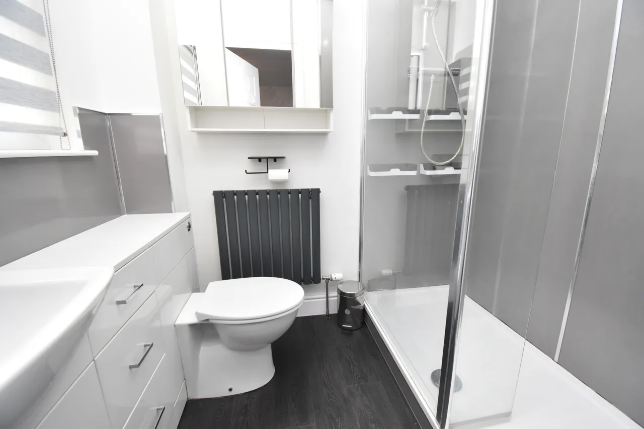 4 Bedroom Detached To Let, photo 8