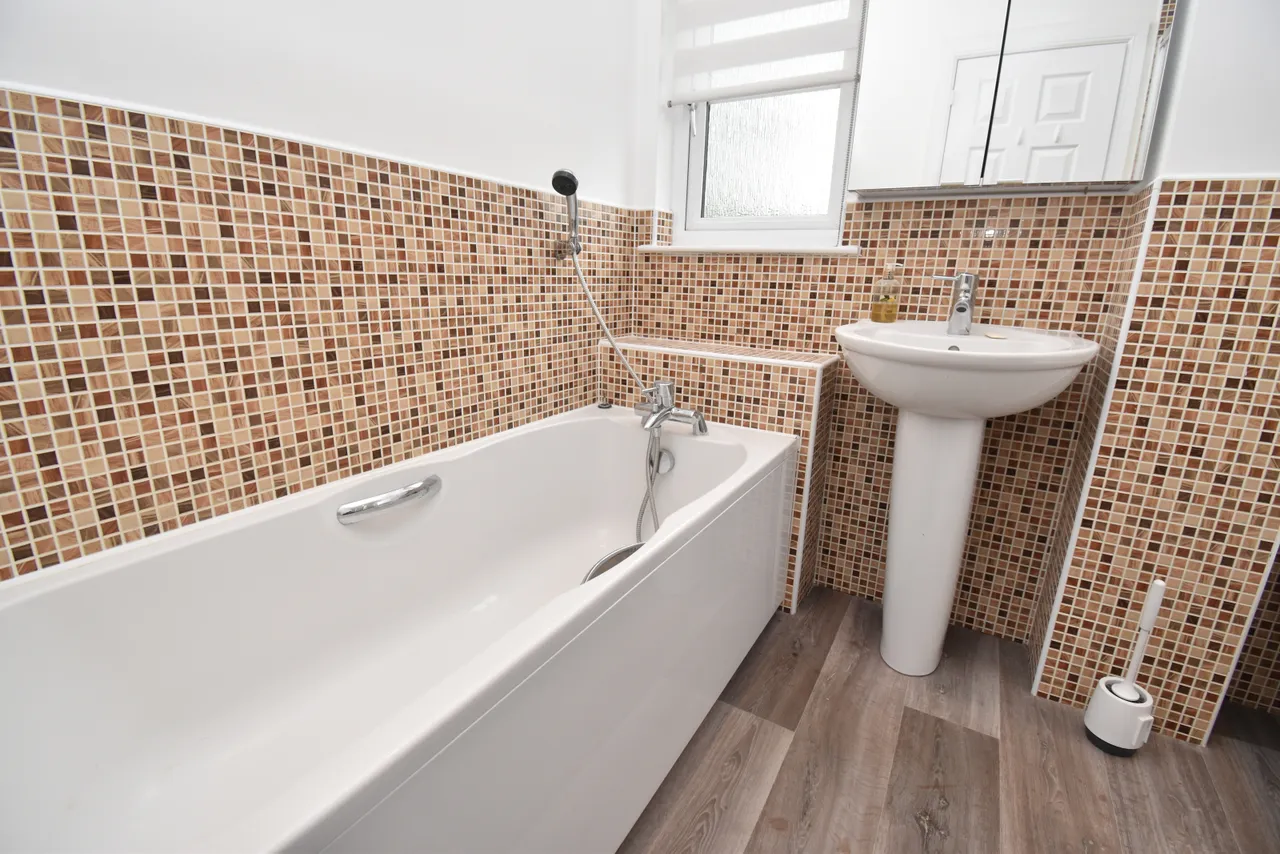 4 Bedroom Detached To Let, photo 12