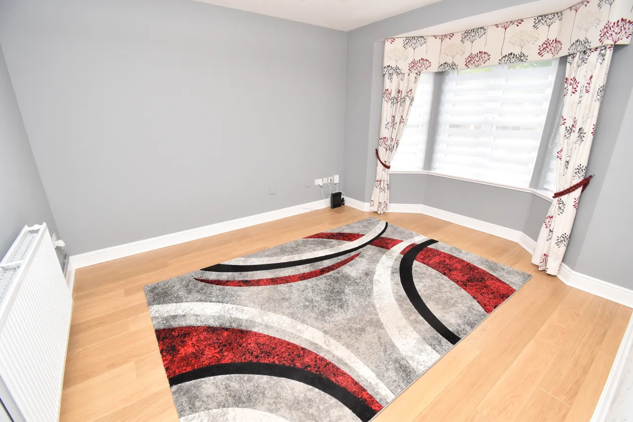 4 Bedroom Detached To Let, photo 2