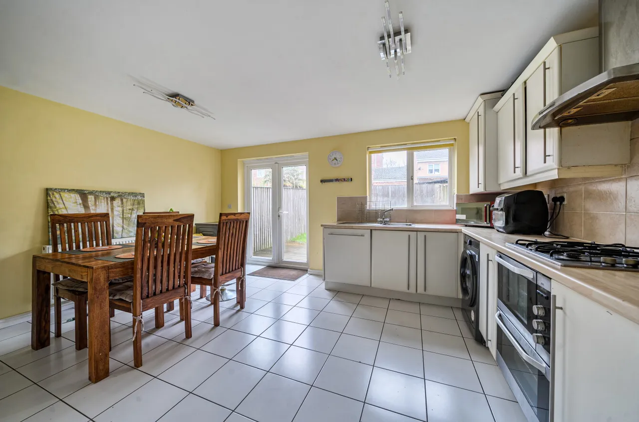 Lilac Court, Killingbeck, LS14, photo 2