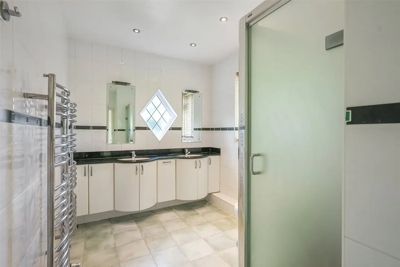 Kingswood Avenue, Hampton, TW12 3AU, photo 11
