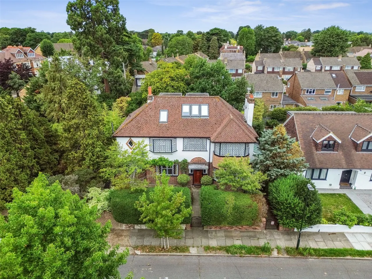 5 bed house for sale — Kingswood Avenue, Hampton, TW12 3AU