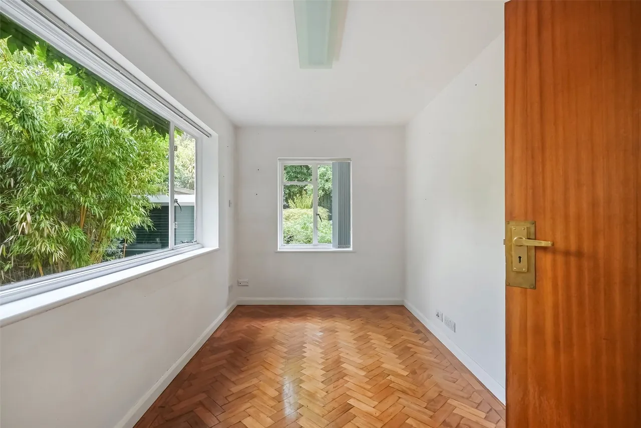 Kingswood Avenue, Hampton, TW12 3AU, photo 5