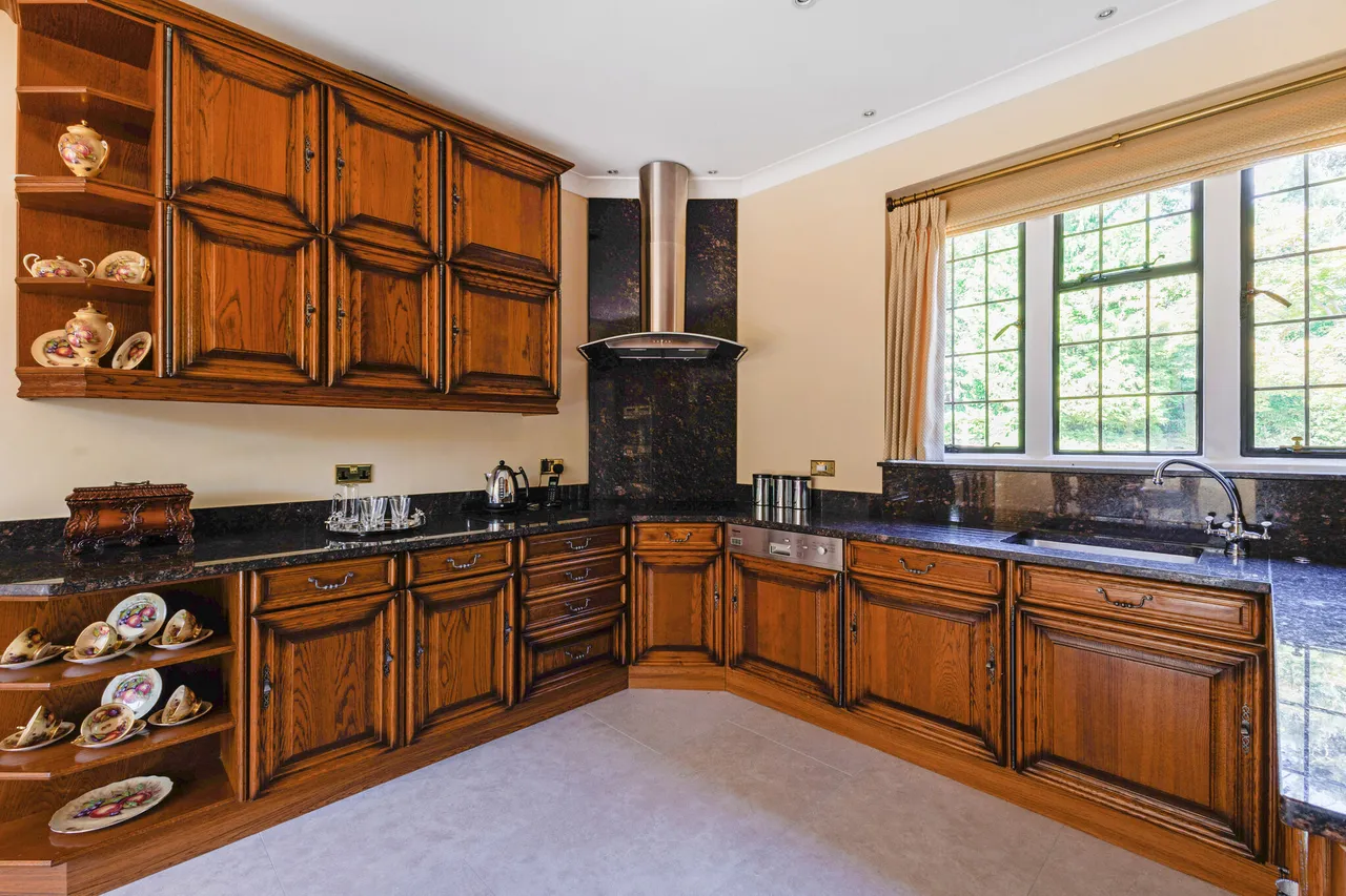 Wellington Avenue, Virginia Water, GU25, photo 8