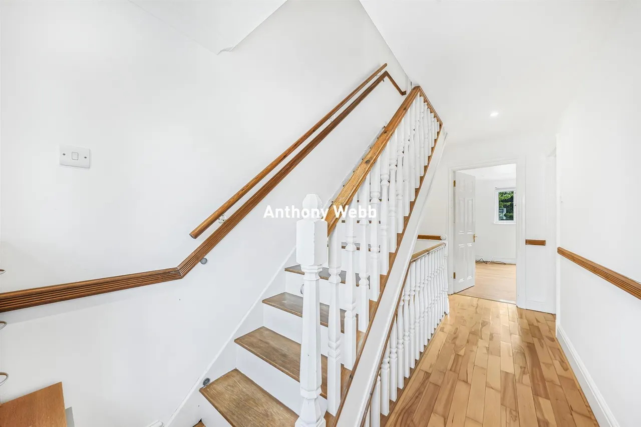 Meadowcroft Road, Palmers Green, N13, photo 13
