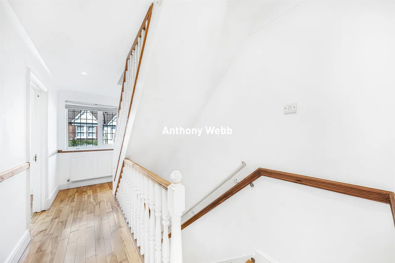 Meadowcroft Road, Palmers Green, N13, photo 19