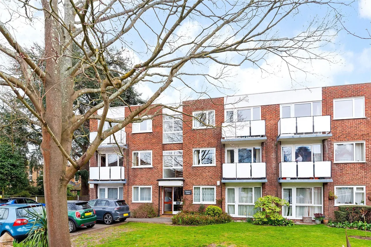 2 bed flat for sale — Clifton Road, London, SW19