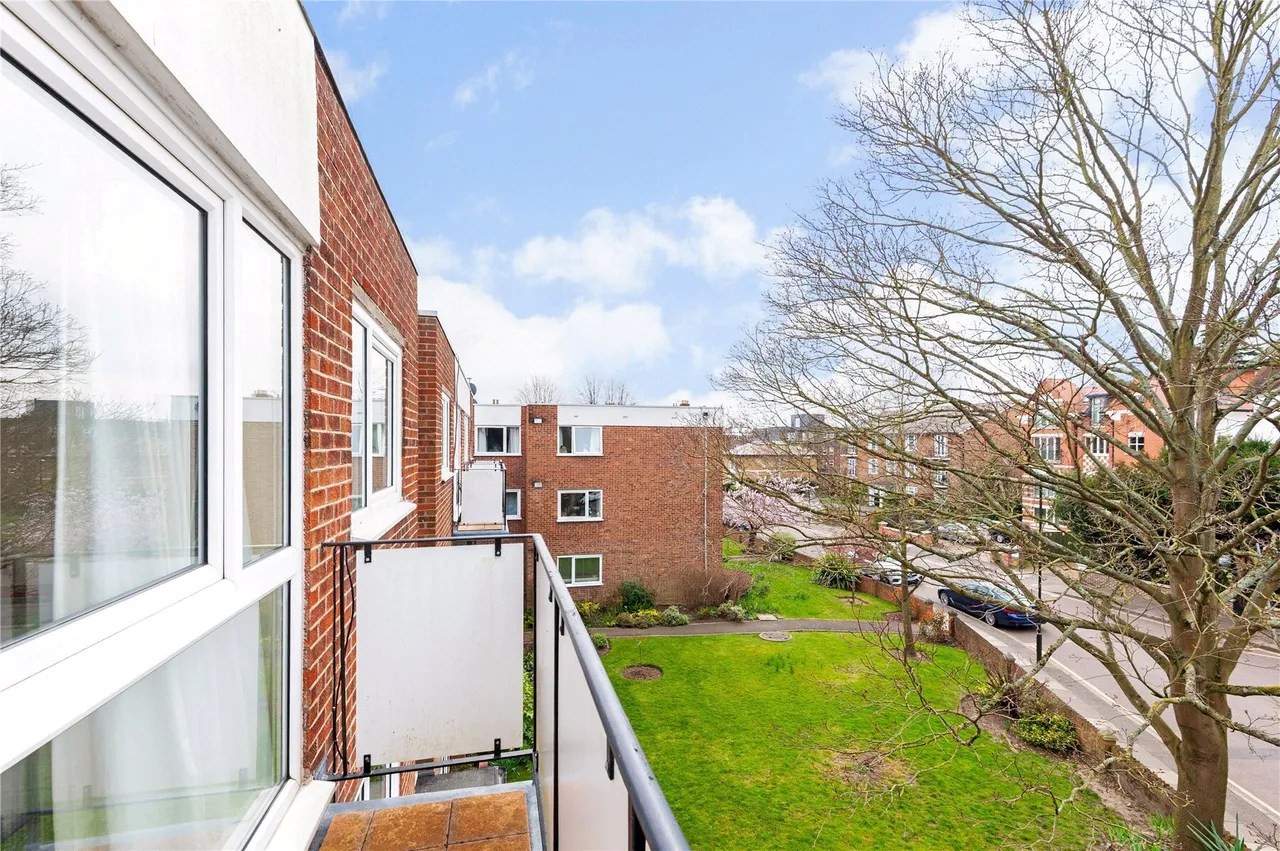 Clifton Road, London, SW19, photo 2