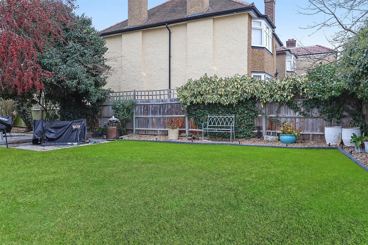 Lakehurst Road, Epsom, KT19, photo 15