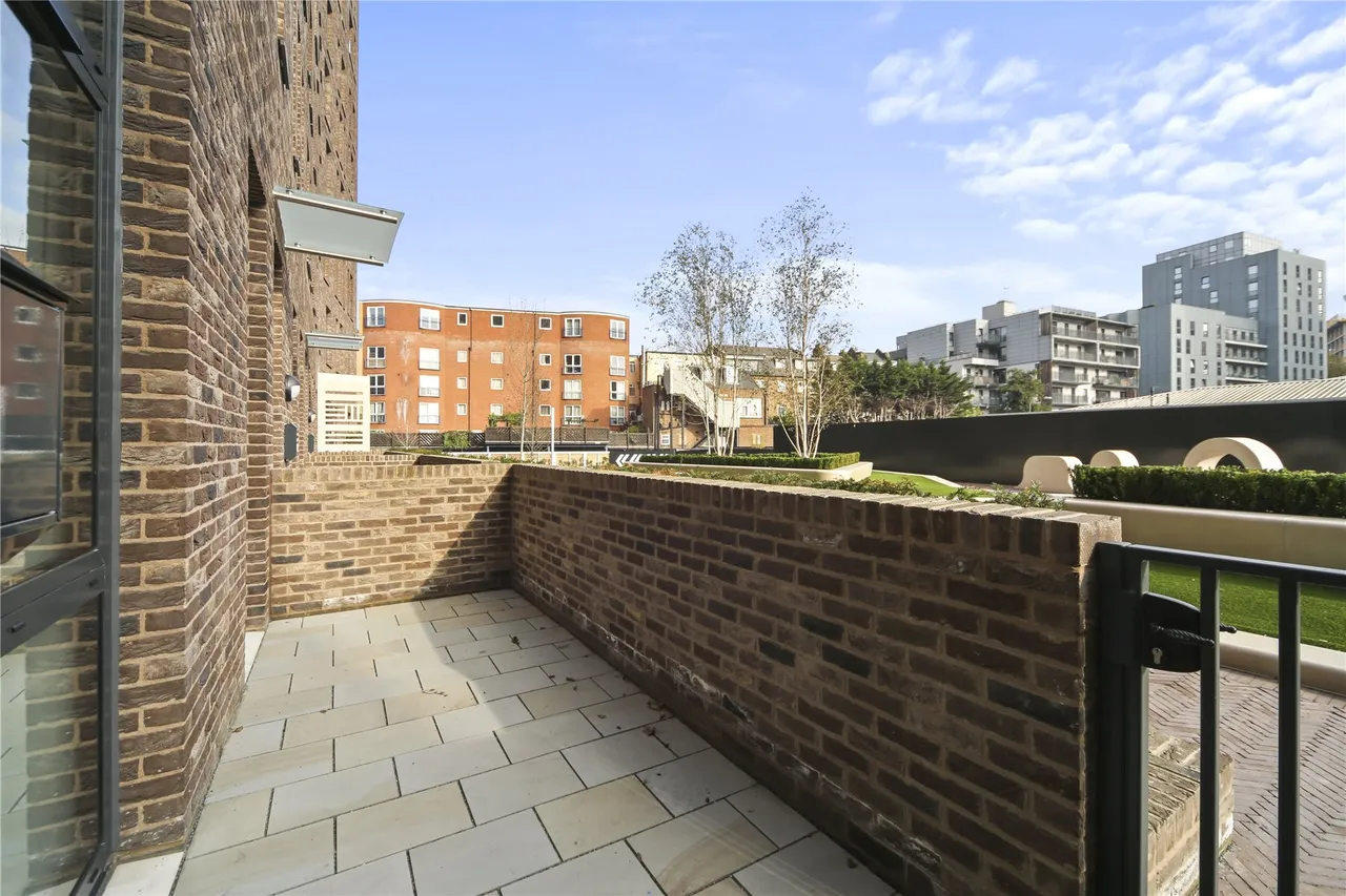 Williamsburg Plaza, Mahattan Plaza, E14, photo 6