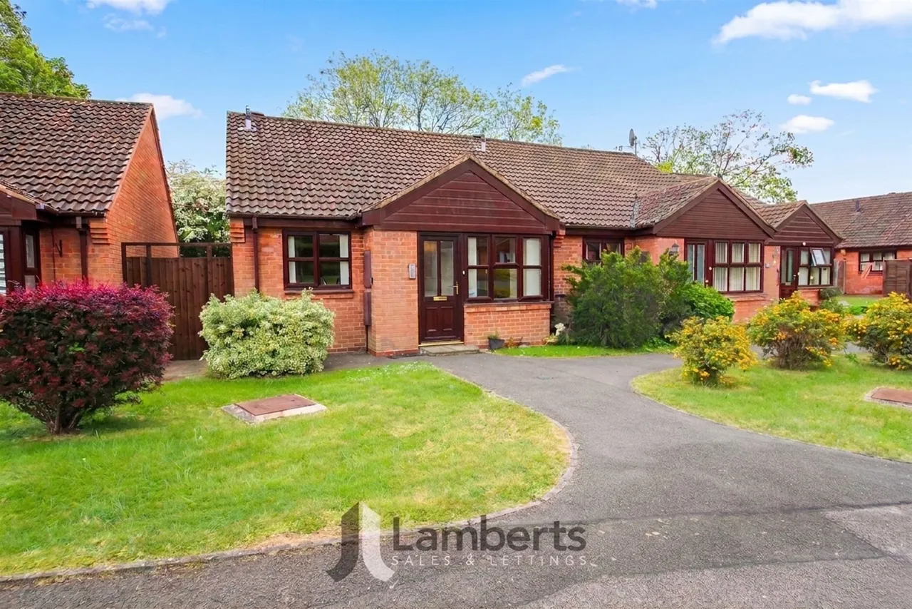 2 bed house for sale — 4 Naseby Close, Redditch