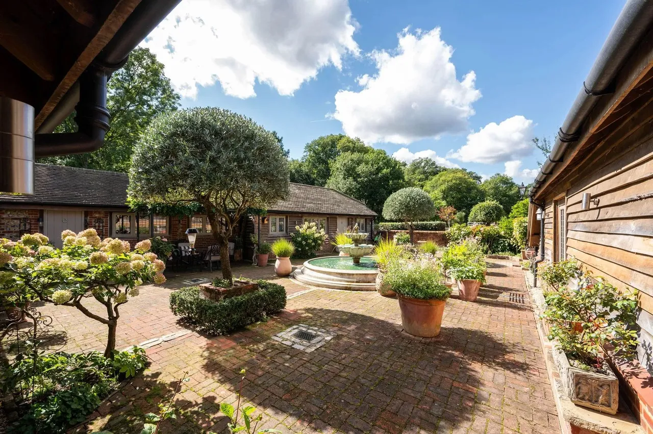 Guildford, GU3, photo 23
