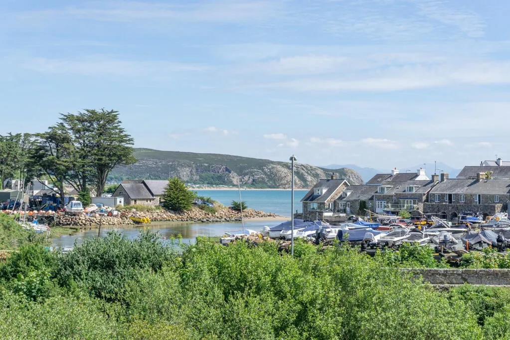 8 Pen Y Bont, Abersoch, Pwllheli, Gwynedd, LL53 7HQ, photo 2