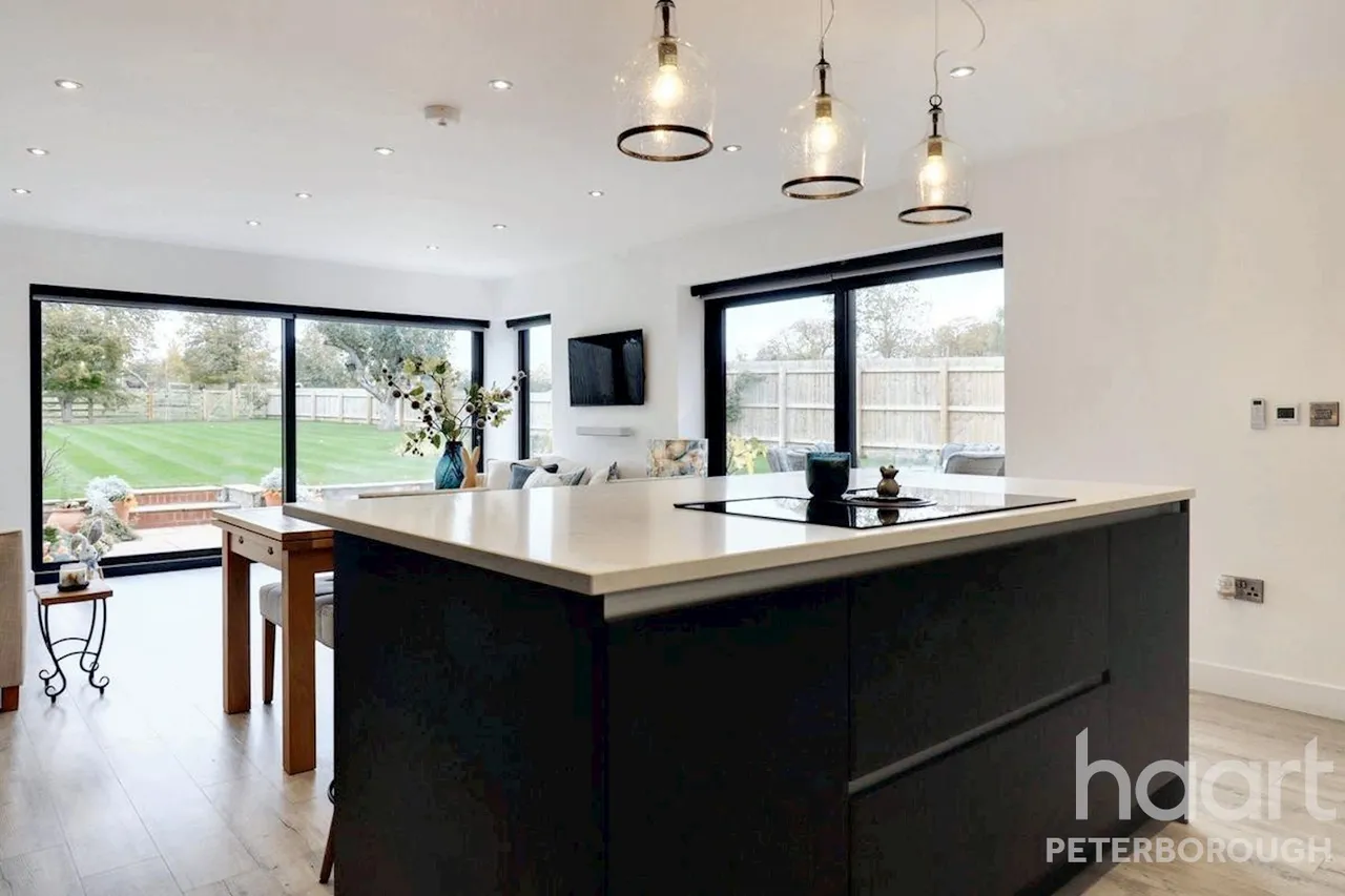 Meadow View Great North Road, Norman Cross, PE7, photo 4