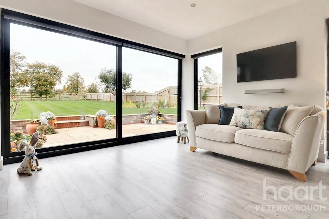Meadow View Great North Road, Norman Cross, PE7, photo 7