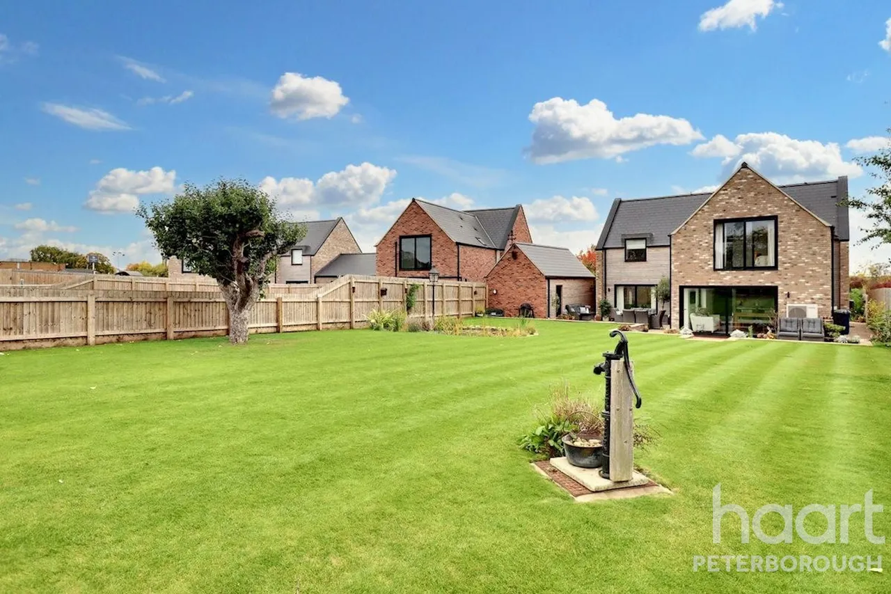 Meadow View Great North Road, Norman Cross, PE7, photo 35