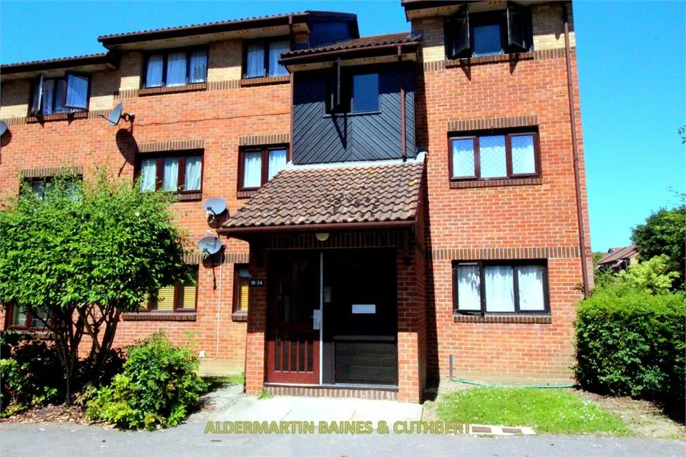 2 bed flat for sale — Grace Close, Pavilion Way, Edgware, London