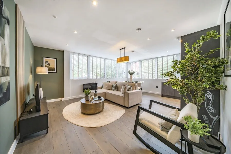 Rosemount Avenue, West Byfleet, KT14, photo 2