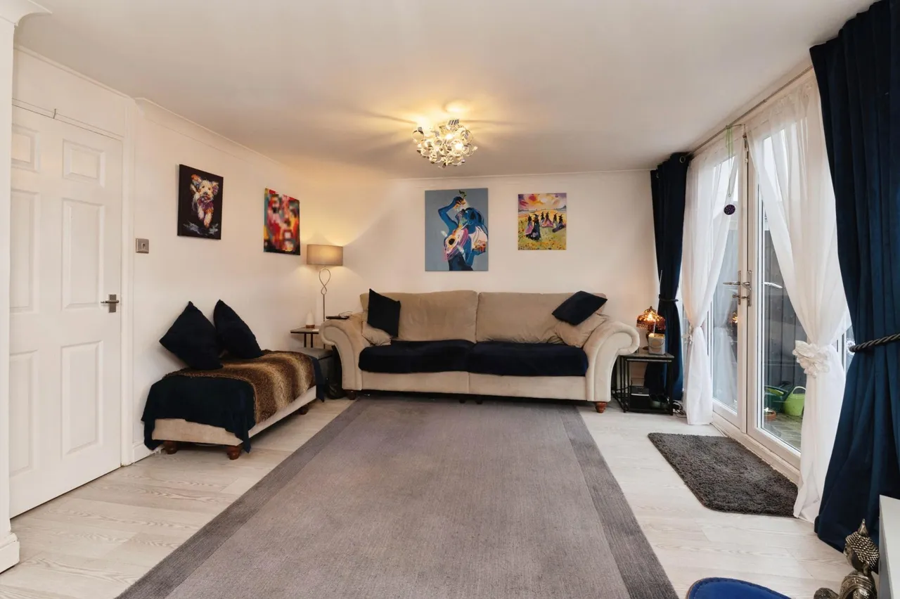 Wells Gardens, Basildon, SS14, photo 2