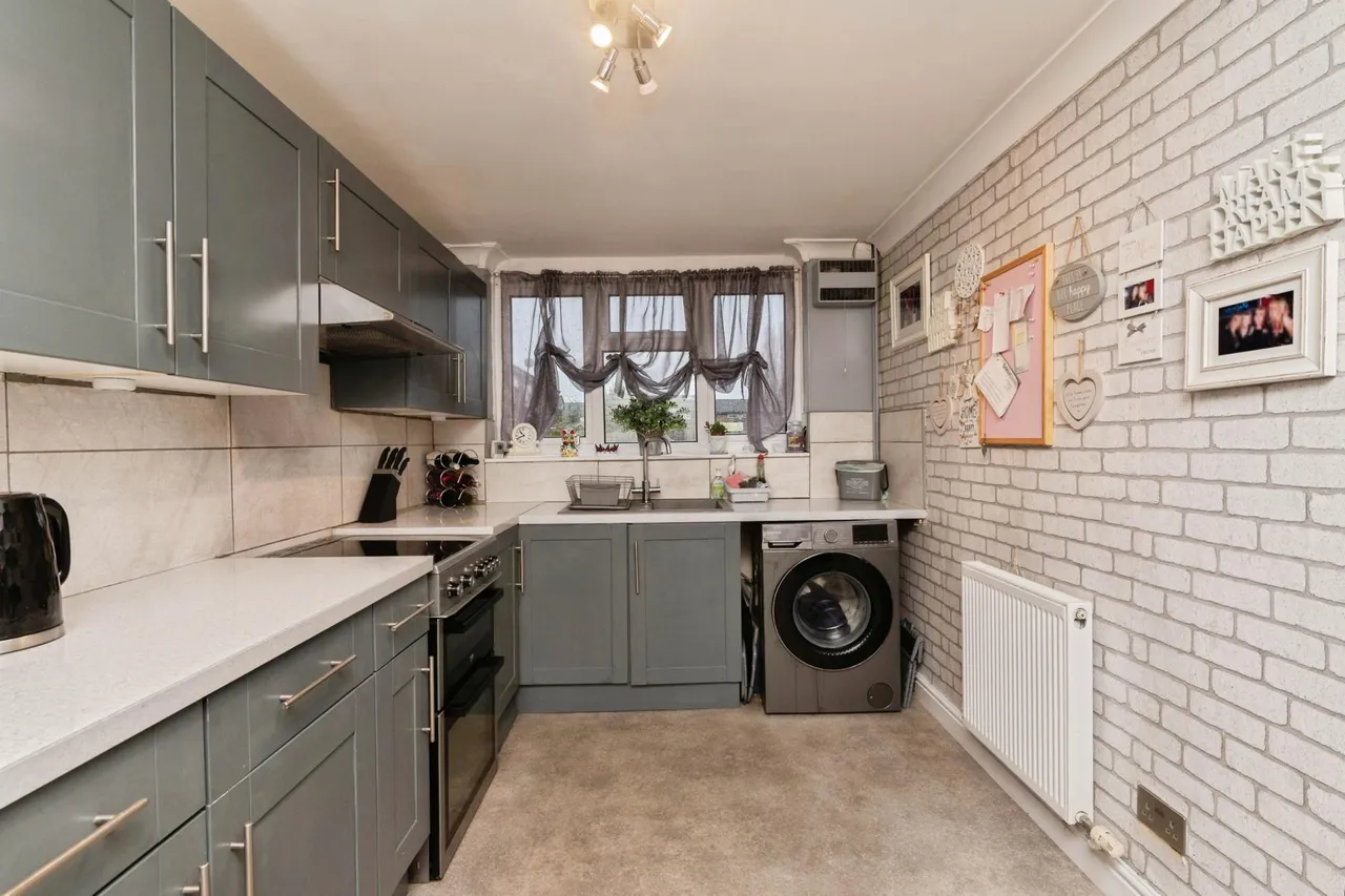 Wells Gardens, Basildon, SS14, photo 8