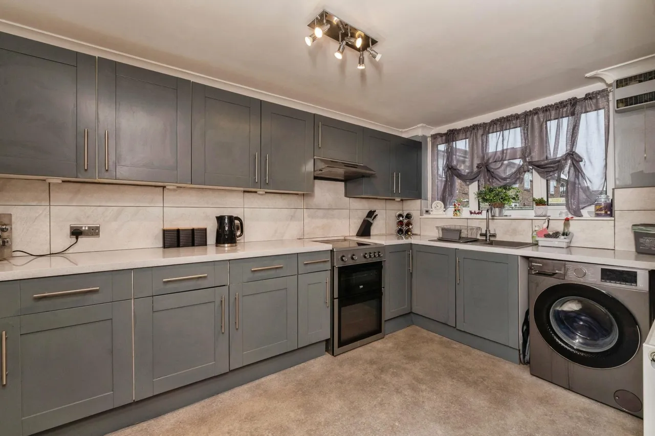 Wells Gardens, Basildon, SS14, photo 10