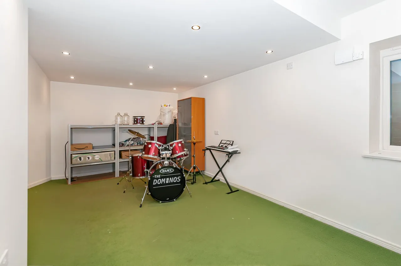 Bluebell Gardens, Hessle, HU13, photo 28