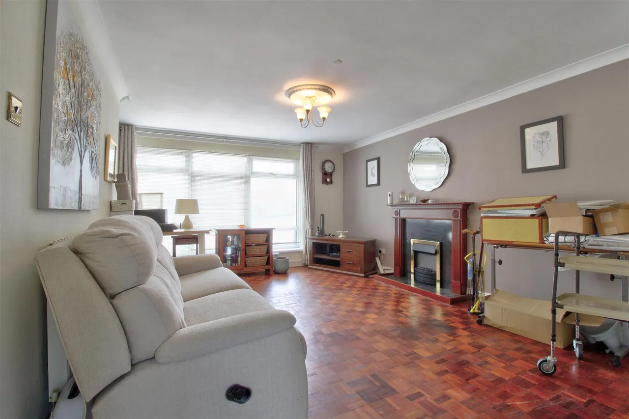 St. Brannocks Close, Barry, CF62, photo 3