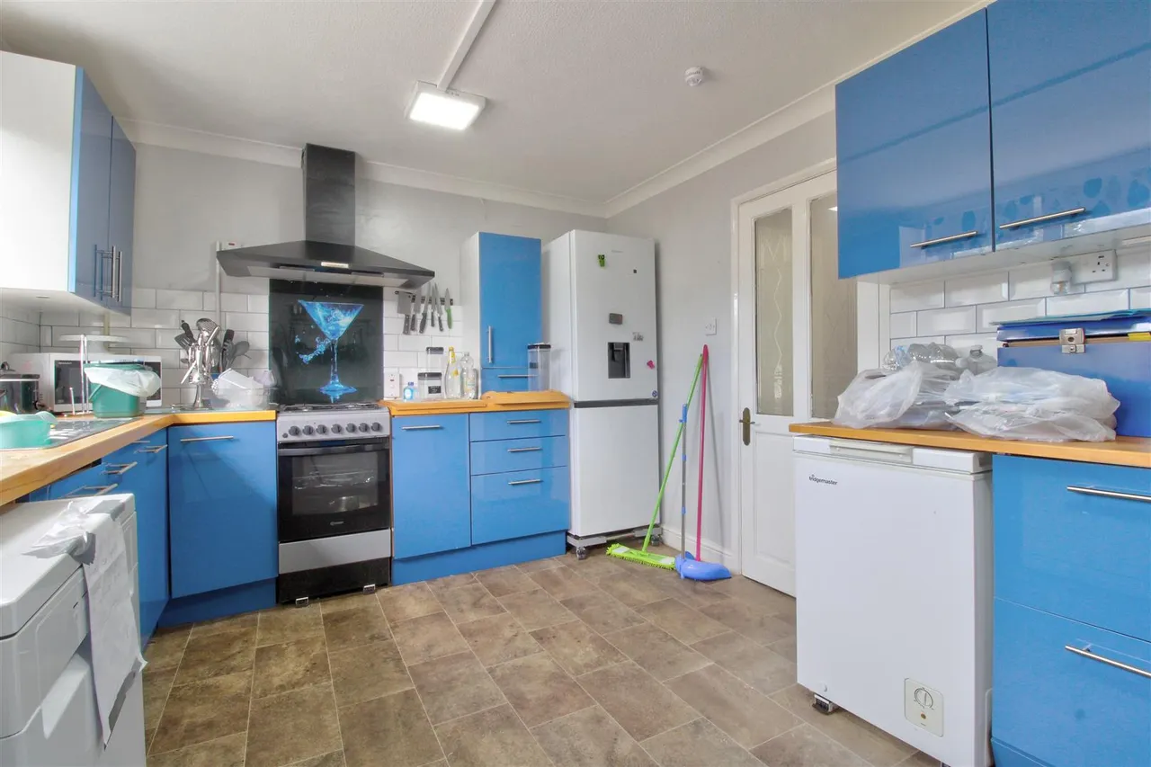 St. Brannocks Close, Barry, CF62, photo 2