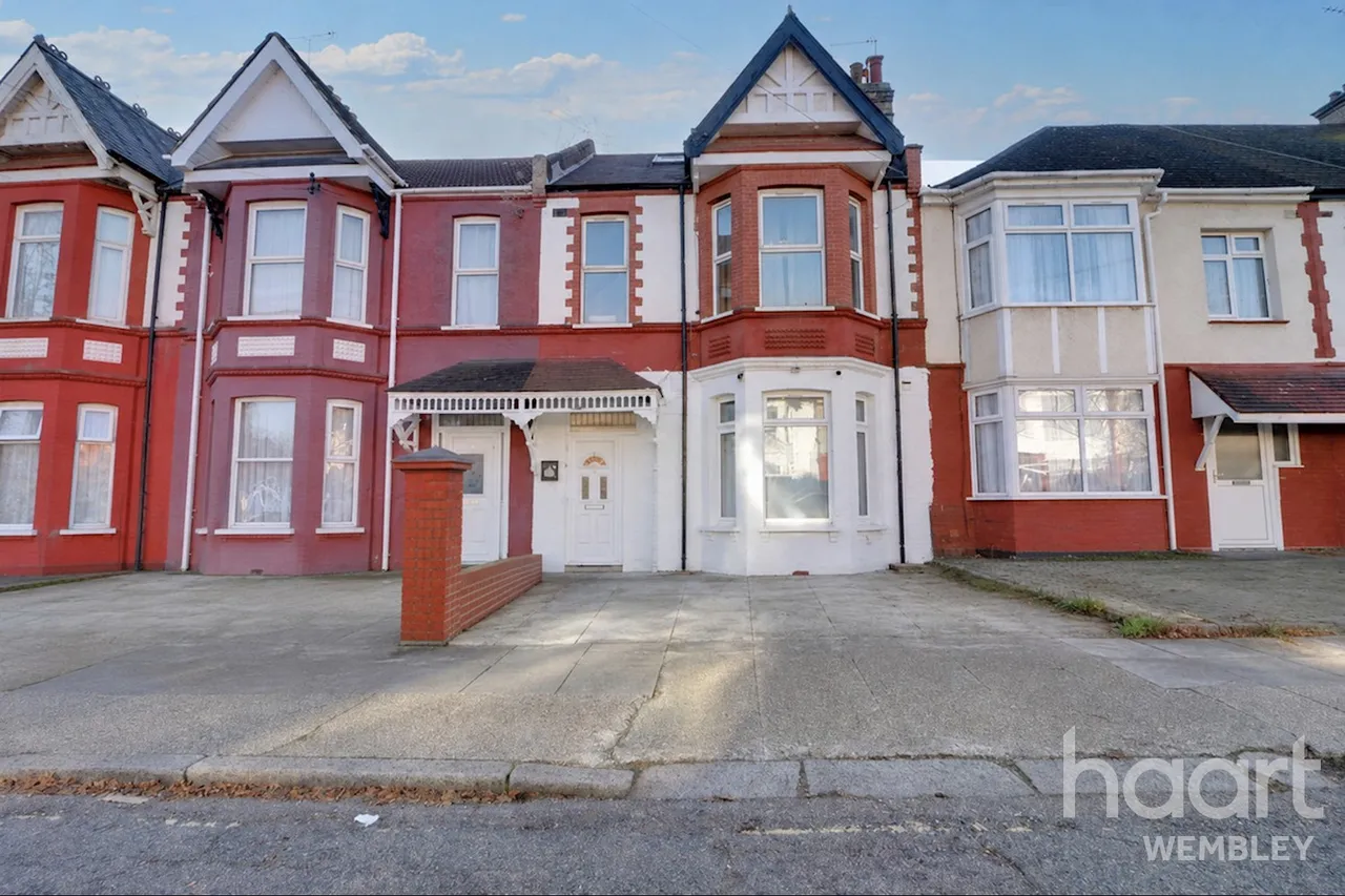 3 bed flat for sale, Wembley, HA9