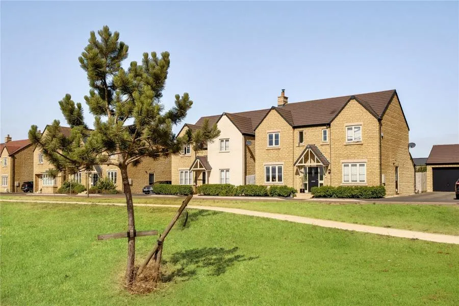 Hurricane Close, Witney, OX29, photo 2