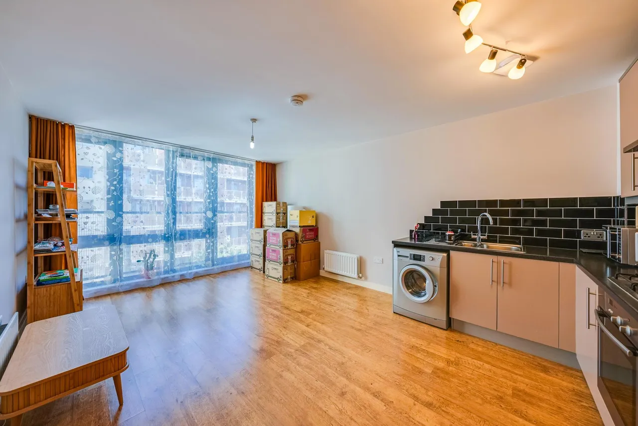 1 bed flat for sale, Woodgrange Road, London, E7