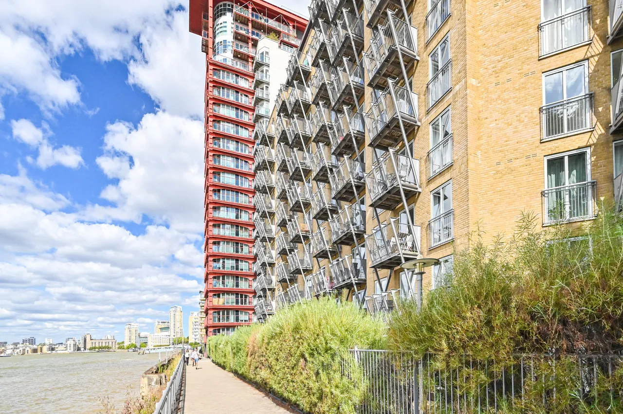 2 bed flat for sale — Flat 32 Naxos Building, 4 Hutchings Street, London