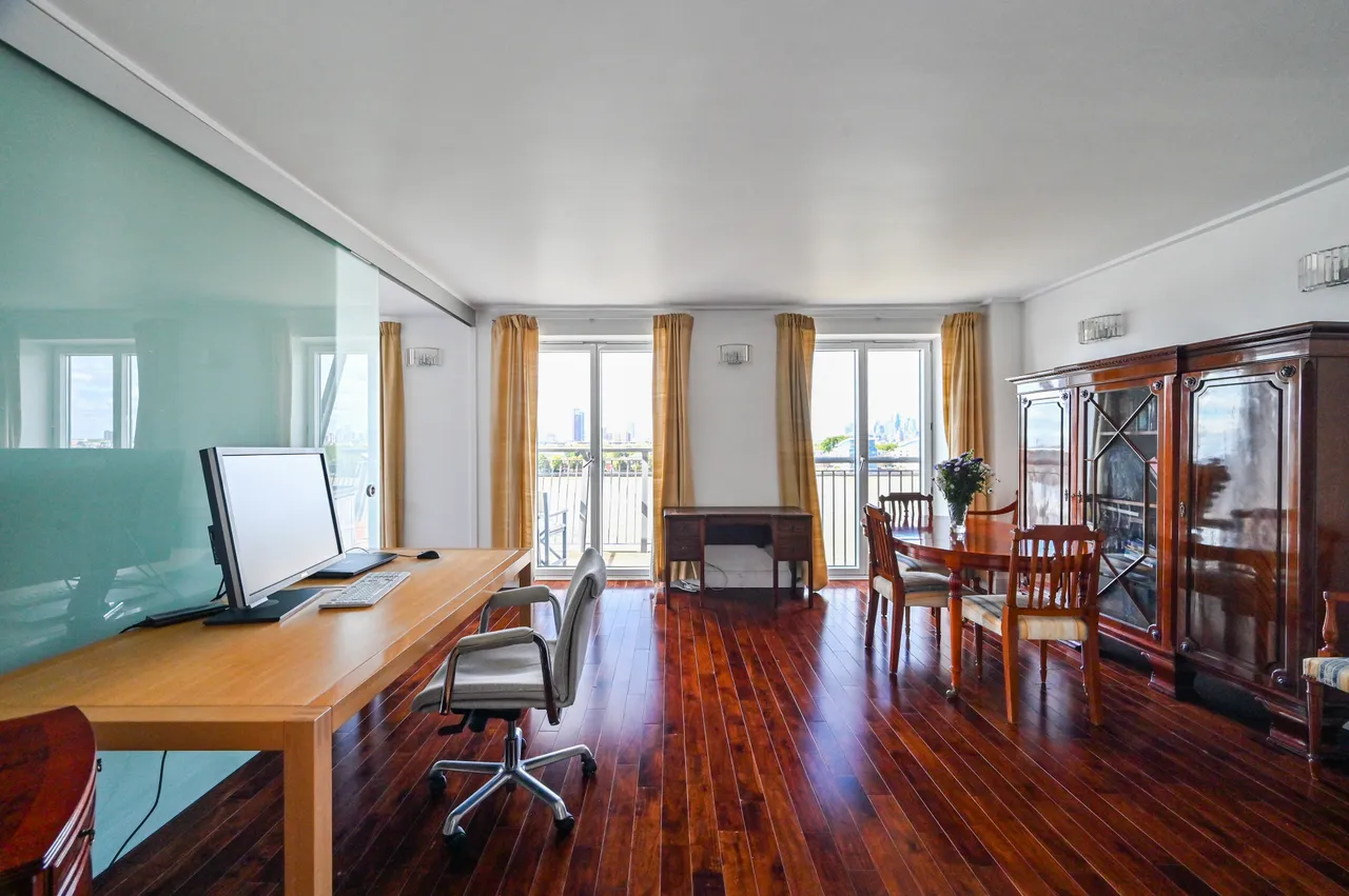 Flat 32 Naxos Building, 4 Hutchings Street, London, photo 7