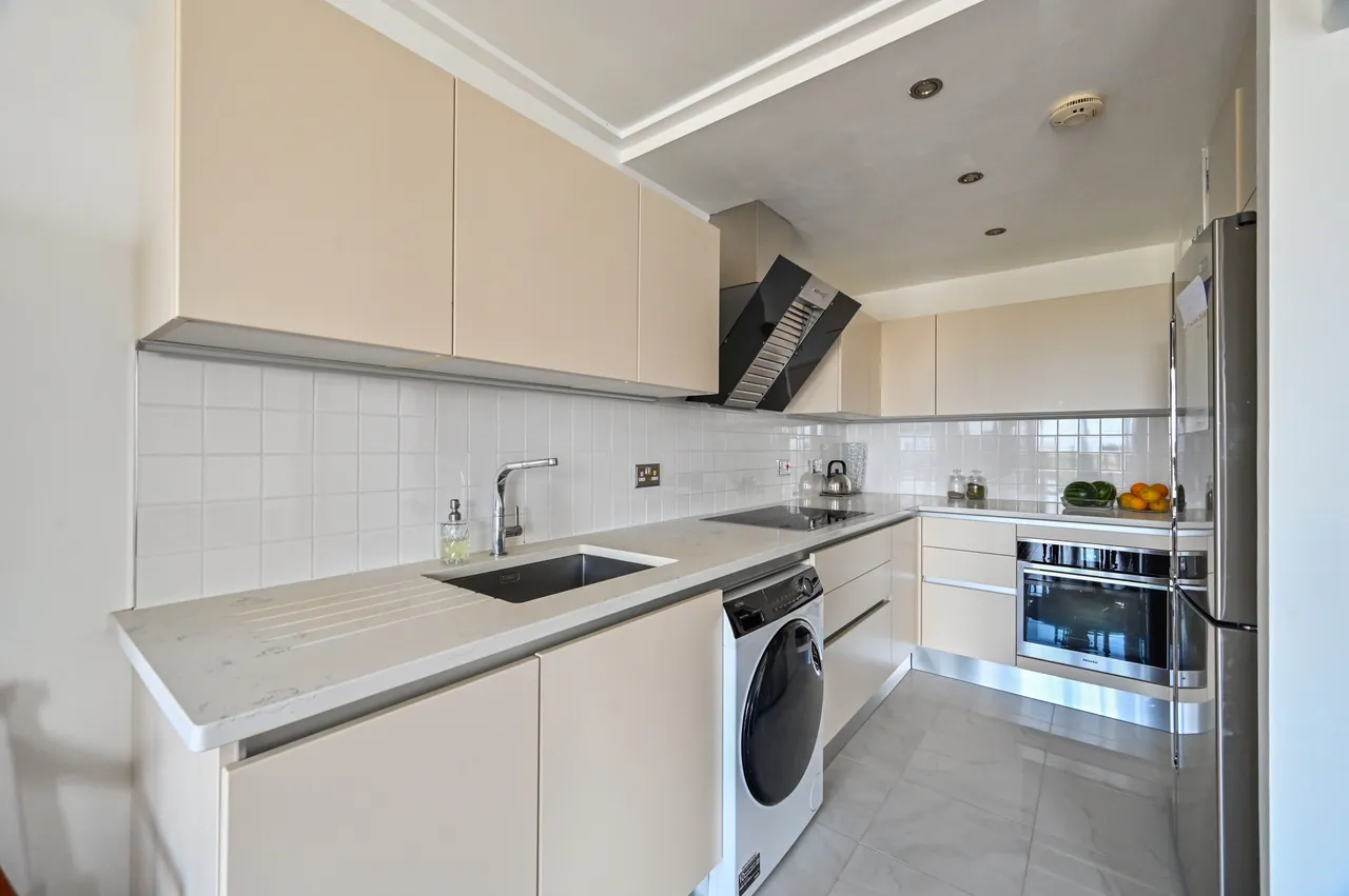 Flat 32 Naxos Building, 4 Hutchings Street, London, photo 3