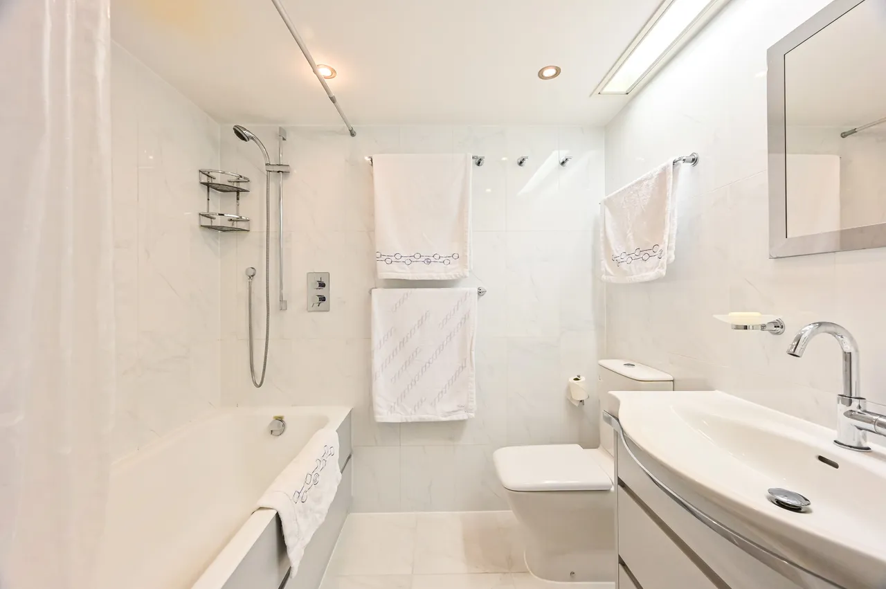 Flat 32 Naxos Building, 4 Hutchings Street, London, photo 8