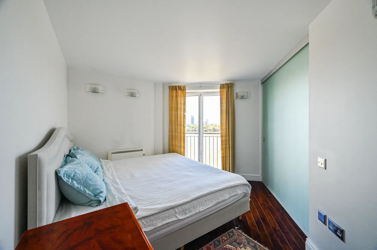 Flat 32 Naxos Building, 4 Hutchings Street, London, photo 4