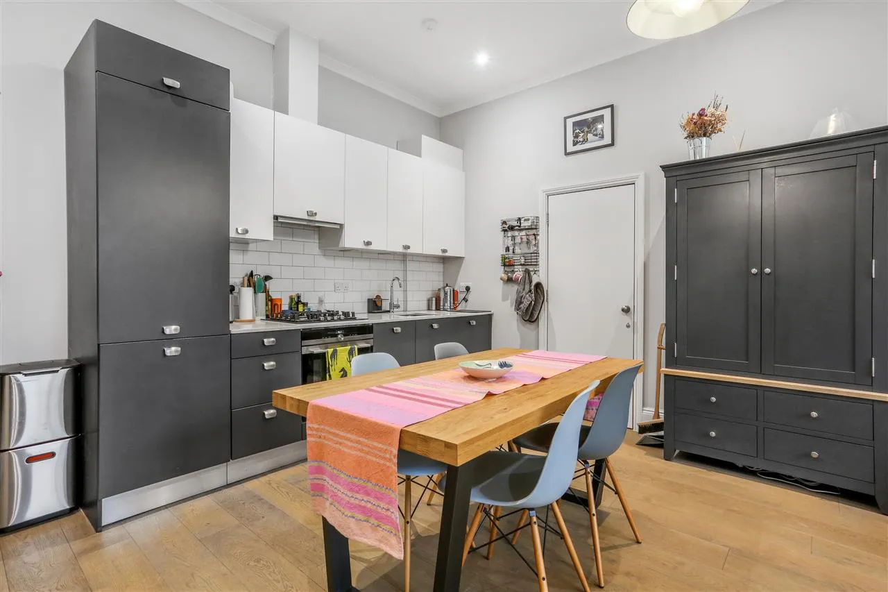 Carleton Road, Tufnell Park, London, photo 6