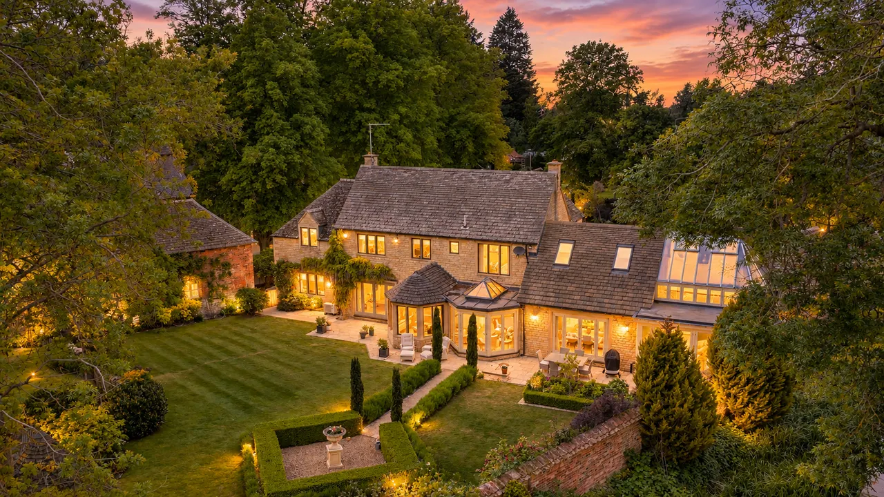 5 bed house for sale, Greatford