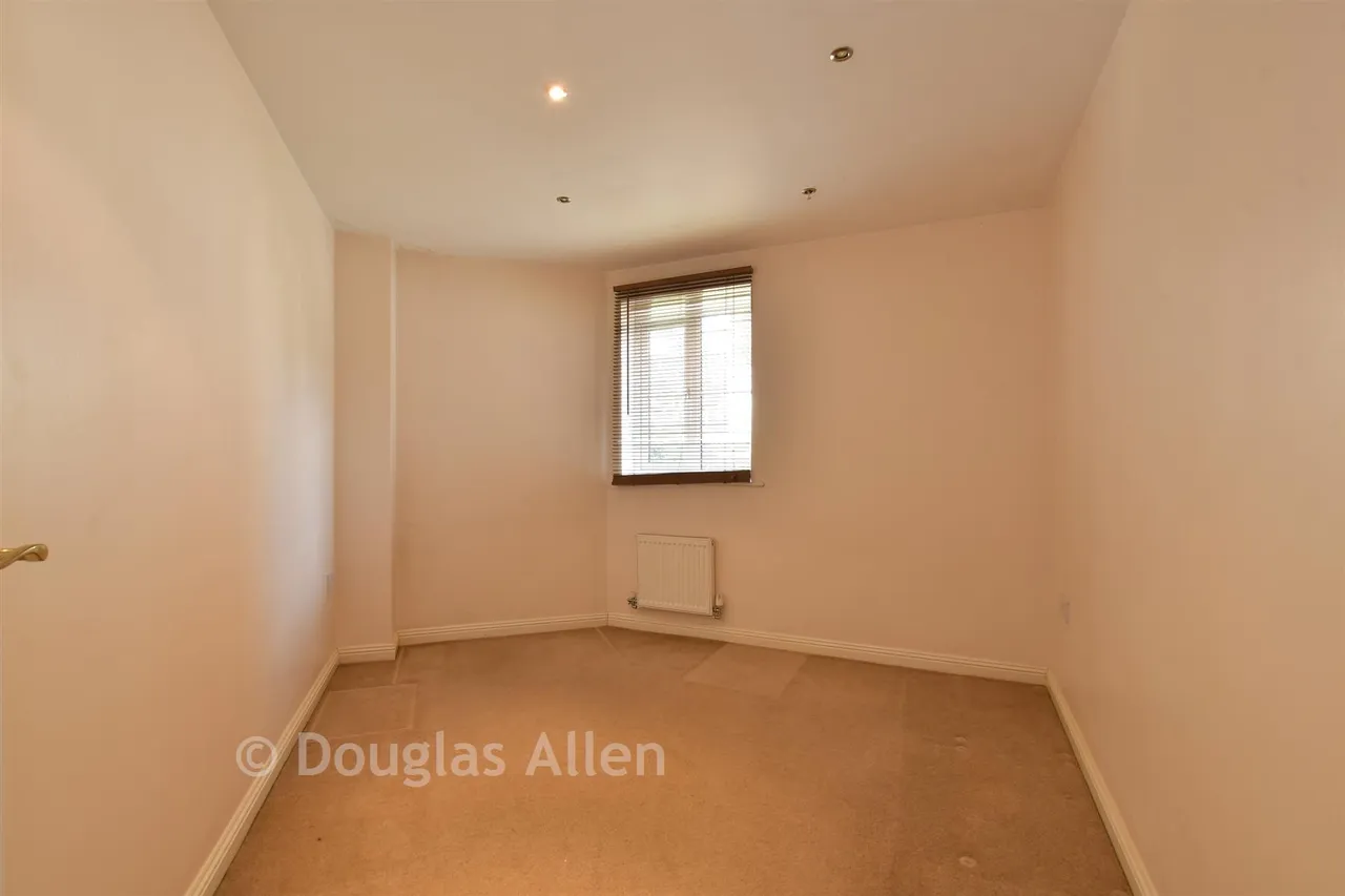 Nightingale Crescent, Harold Wood, RM3, photo 8