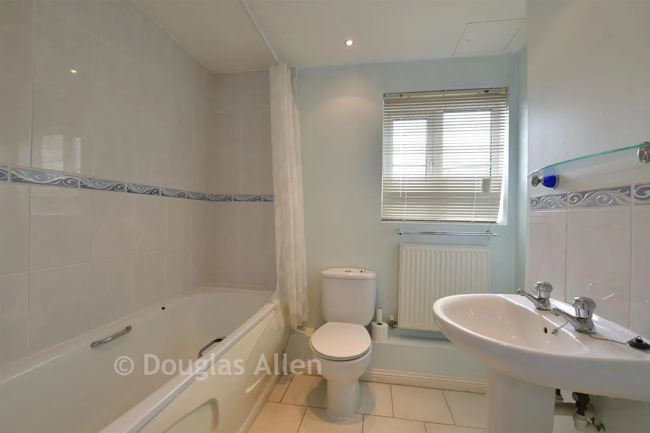 Nightingale Crescent, Harold Wood, RM3, photo 12