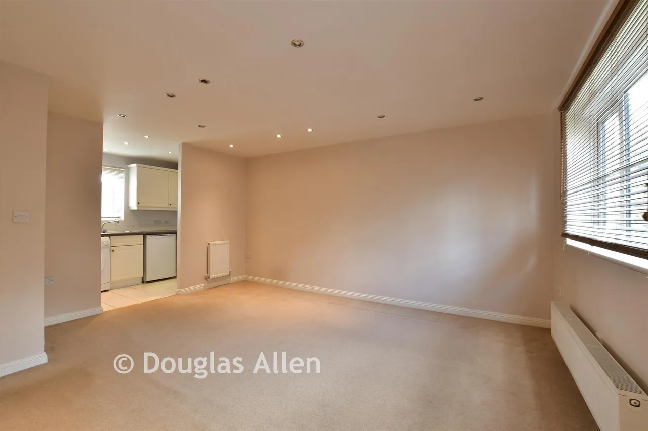 Nightingale Crescent, Harold Wood, RM3, photo 5