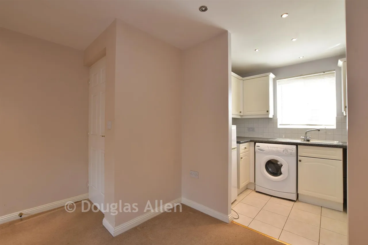 Nightingale Crescent, Harold Wood, RM3, photo 7