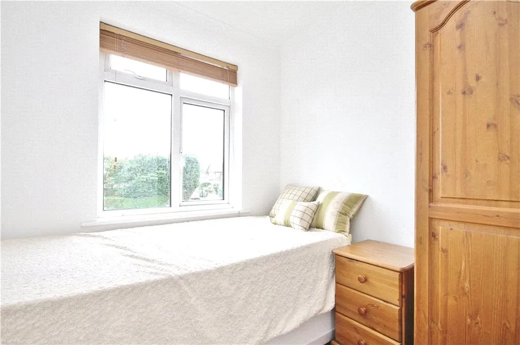 Marsh Lane, Addlestone, KT15, photo 6
