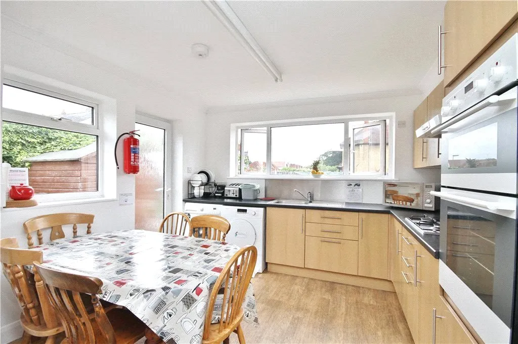 Marsh Lane, Addlestone, KT15, photo 2